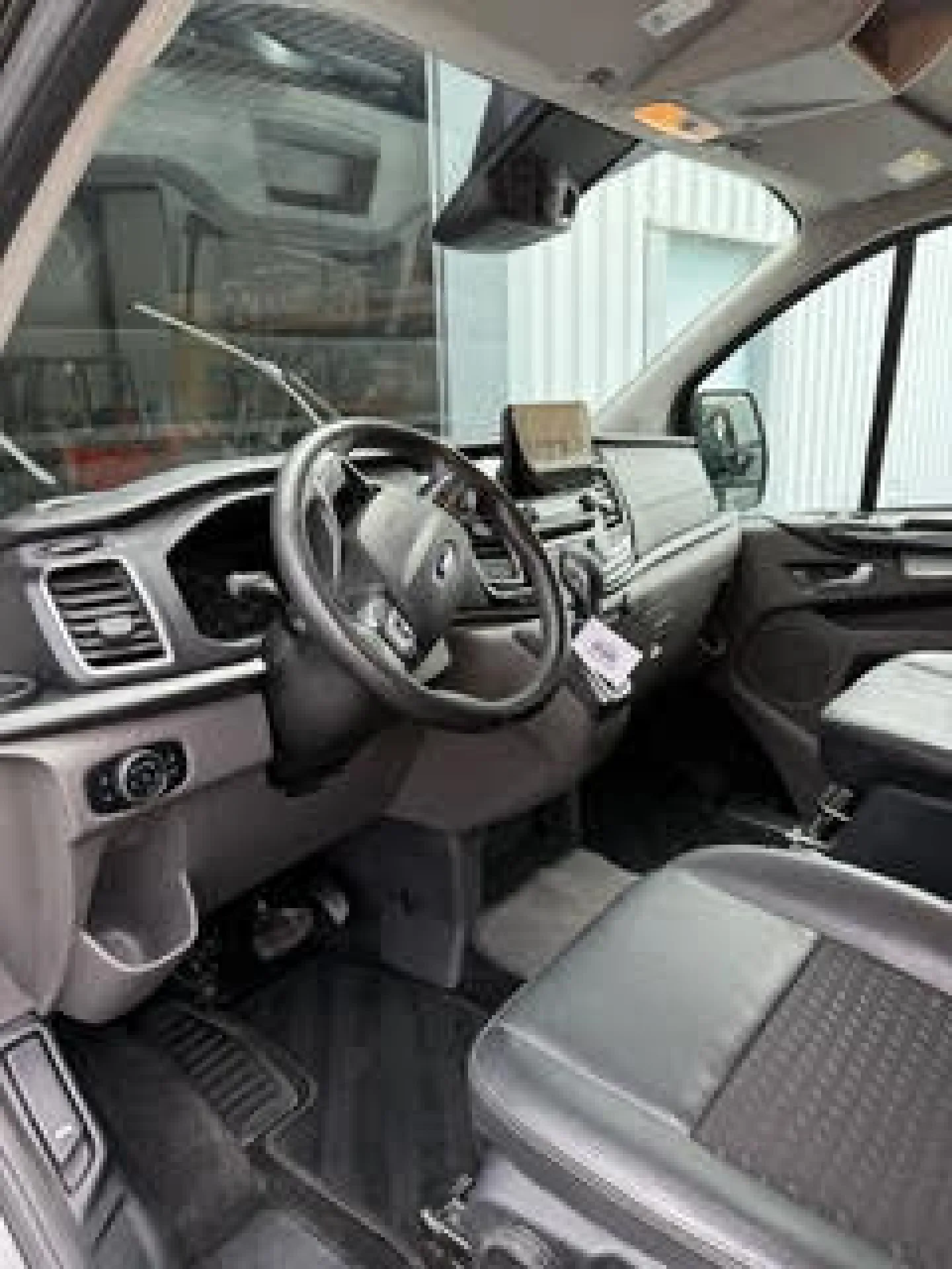 Remise à neuf de ce Ford Transit de chantier à Andrezieux Boutheon