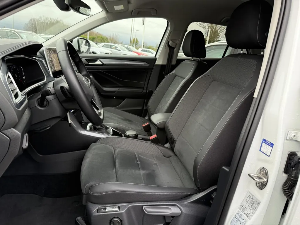 Volkswagen T-Roc d'occasion à prix mandataire près du Havre : SUV diesel automatique récent et garanti.