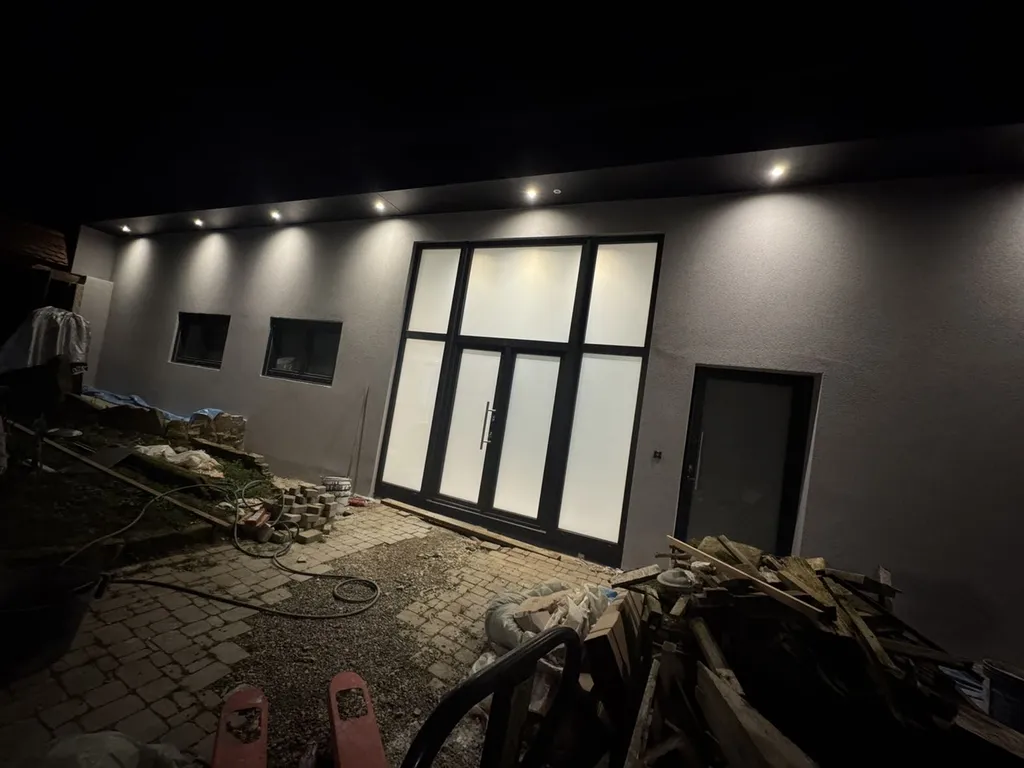 Fourniture et pose de menuiseries PVC Aluplast gris anthracite avec volets motorisés à Wilwisheim Bas-Rhin