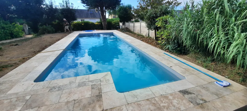 PISCINE AVEC TERRASSE EN TRAVERTIN-CAUVILLE SUR MER
