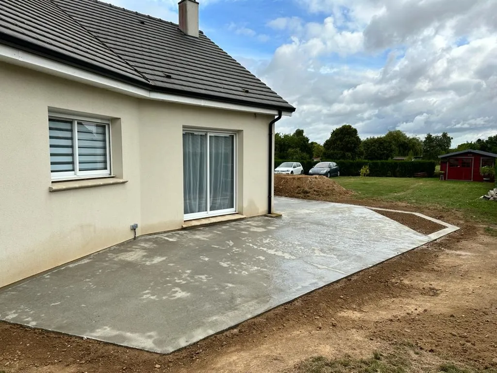 Les beaux jours arrivent : idéal pour la construction d'une terrasse