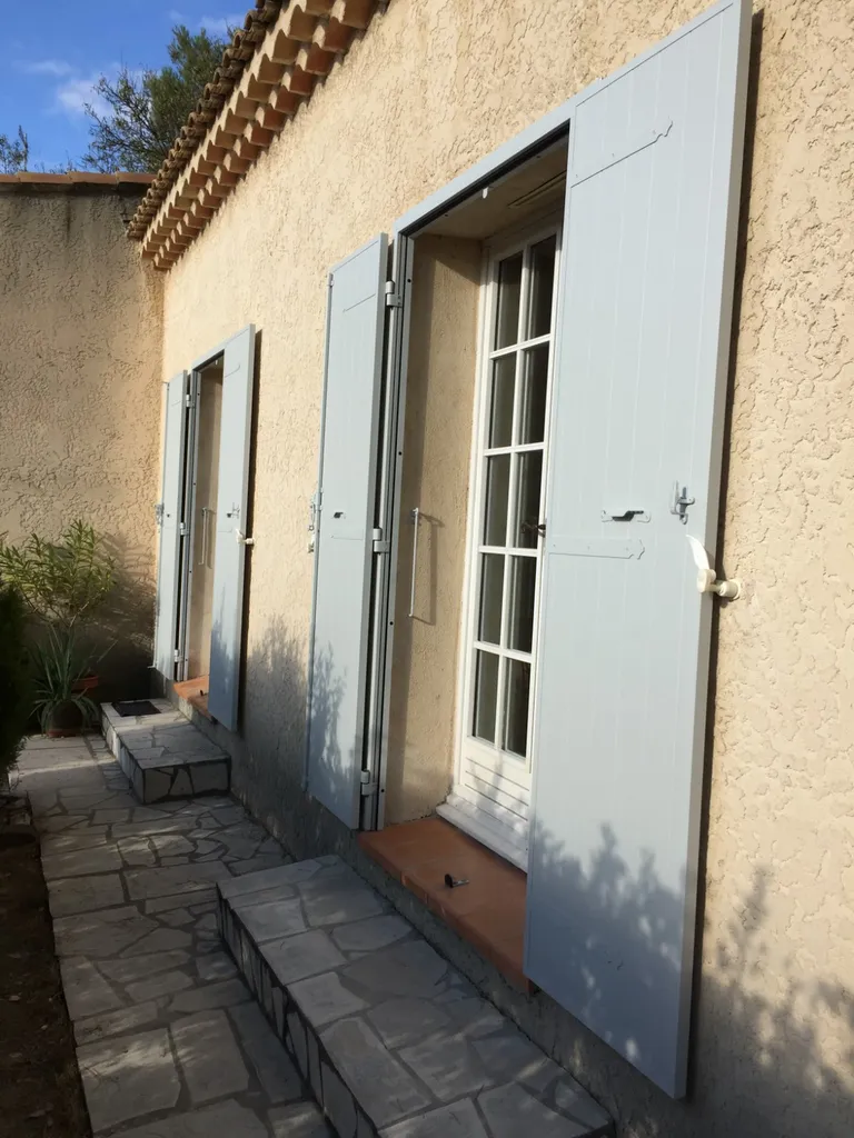 Volets battants trotter sur Martigues