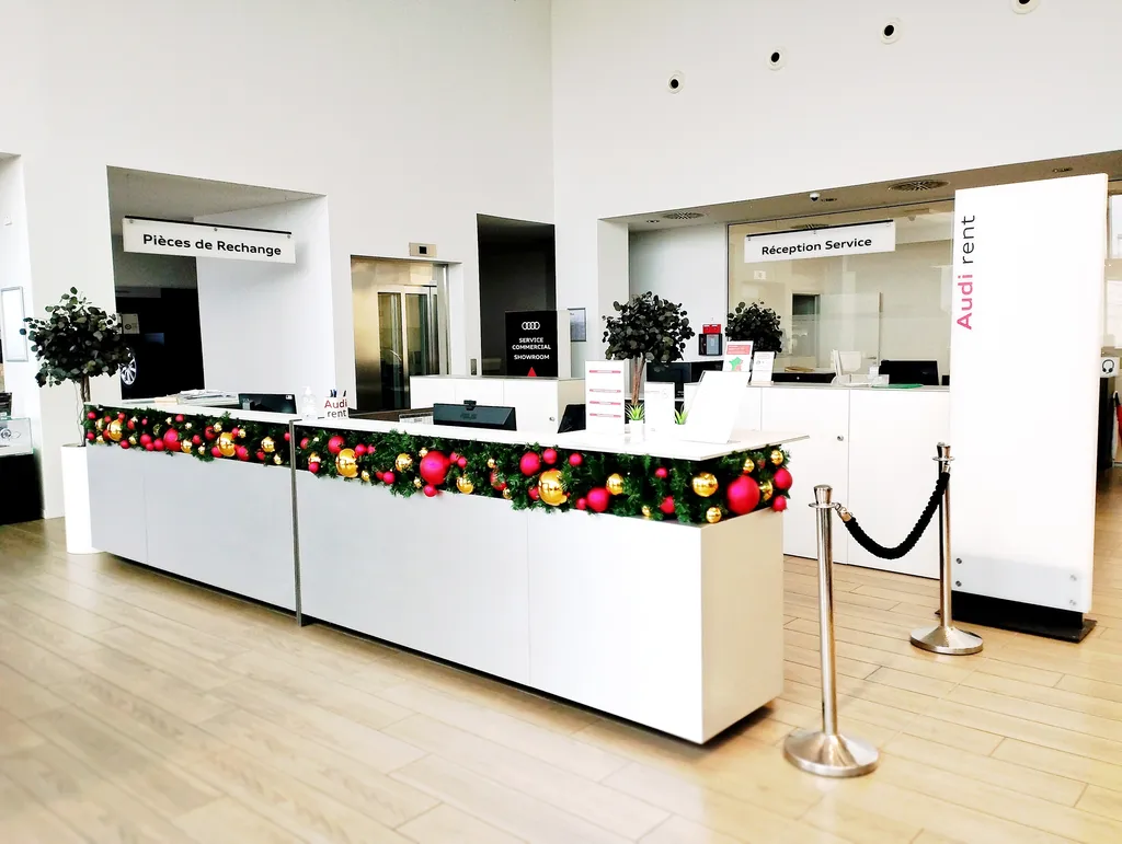 Décoration de banques d'accueil pour AUDI à Saint Fons