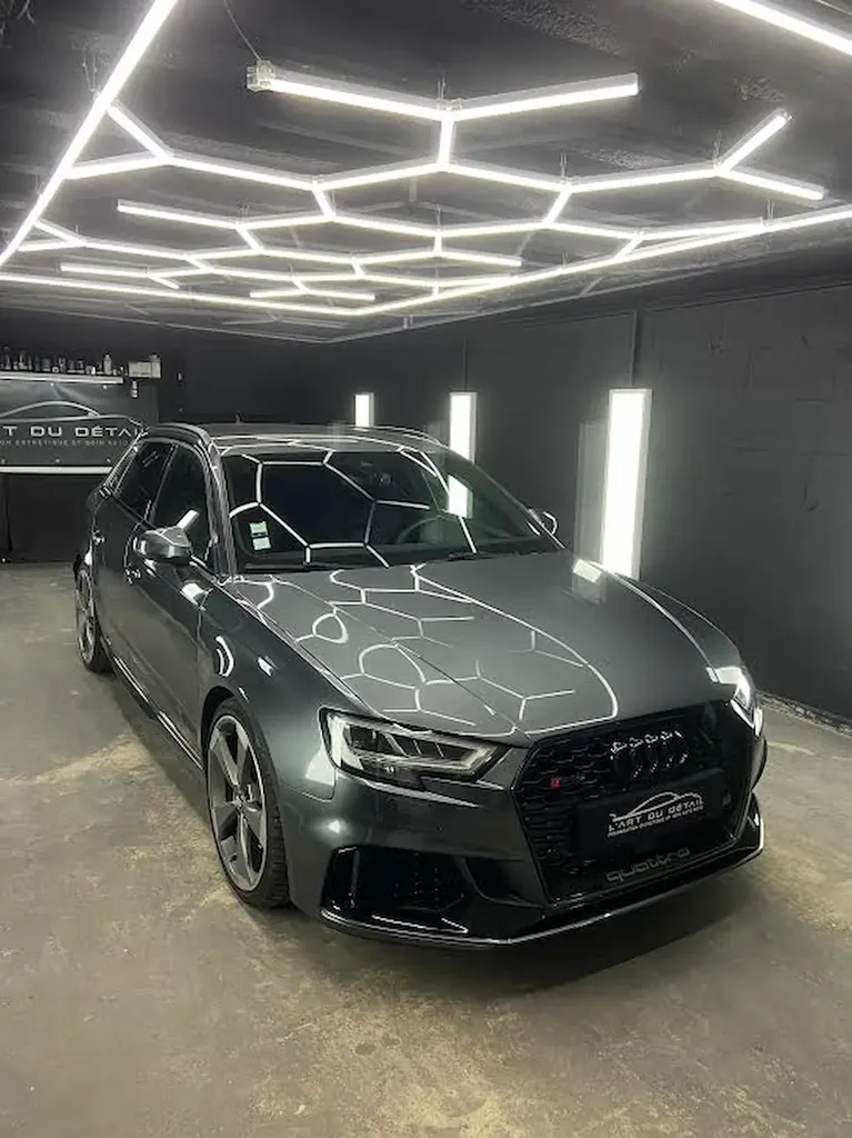 Valorisation complète de cette AUDI RS3 grâce à un detailing expert réalisé à Creuzier-le-Vieux près de Vichy.