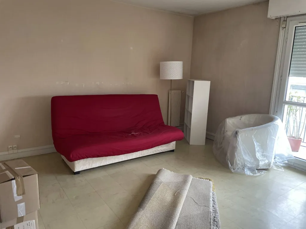 clic clac rouge dans un salon à barentin