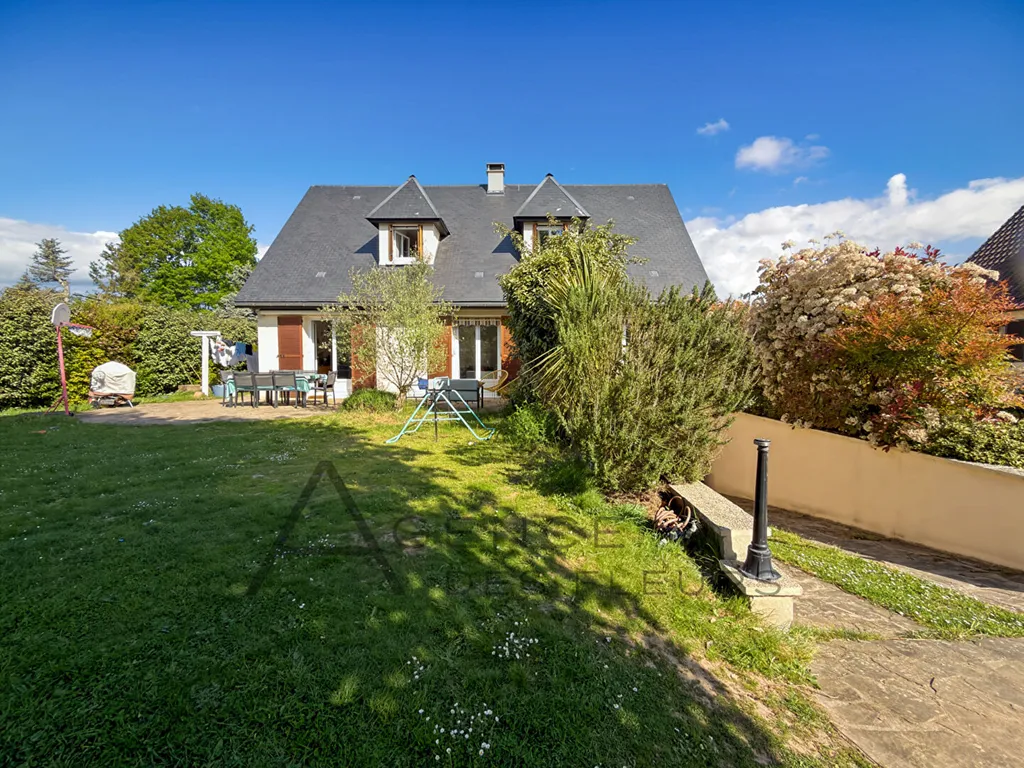 A vendre maison de 122 m² édifié sur 714 m² de terrain sur la commune de CLÉON 76410