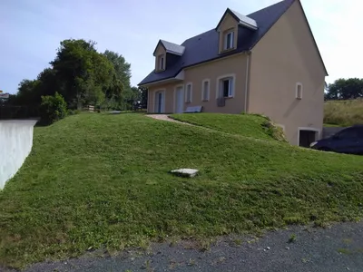 A découvrir charmante maison classée BBC et son terrain de 551 m² proche de Cambremer 14340