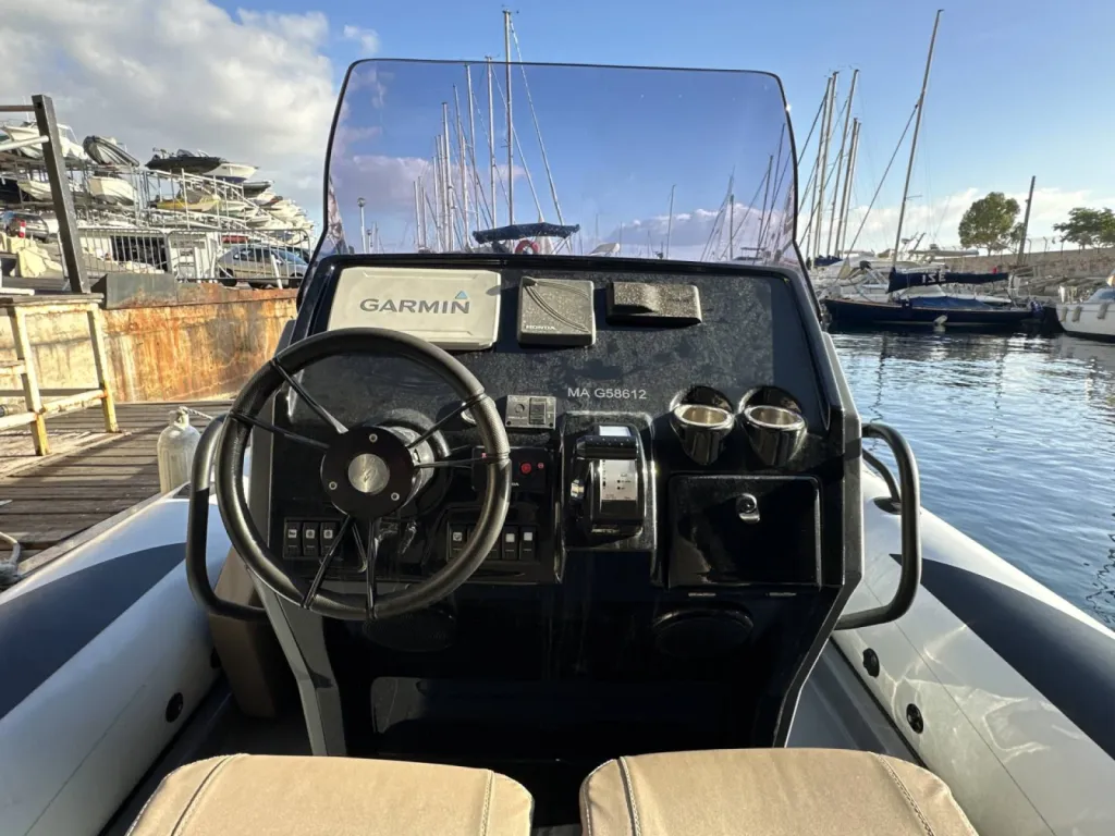 GRAND Golden Line G750 – Semi-rigide haut de gamme disponible en occasion à Six-Fours-les-Plages
