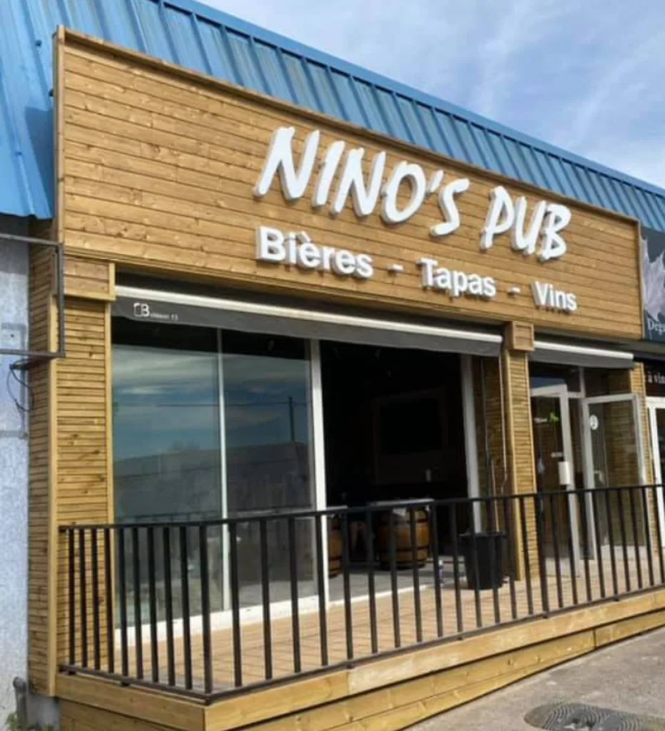 Enseigne en lettre découpée pour le Nino's Pub entre Rognac et la Vitrolles