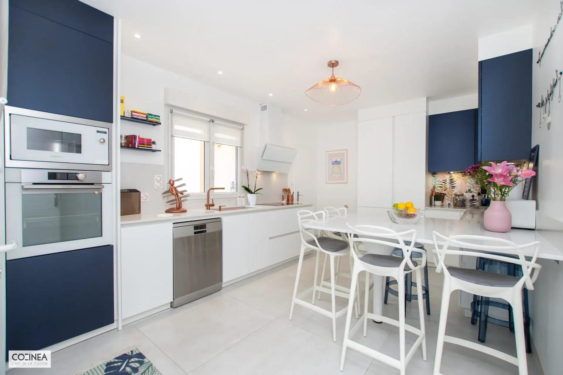 YPSILON LAQUE BLANC MAT ET YOTA BLEU