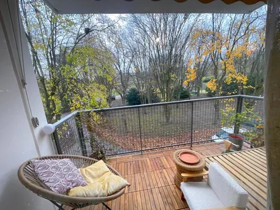 Marly le Roi - Appartement meublé en excellent état général avec 2 chambres et grande pièce de vie au sein d'une résidence calme avec espaces verts