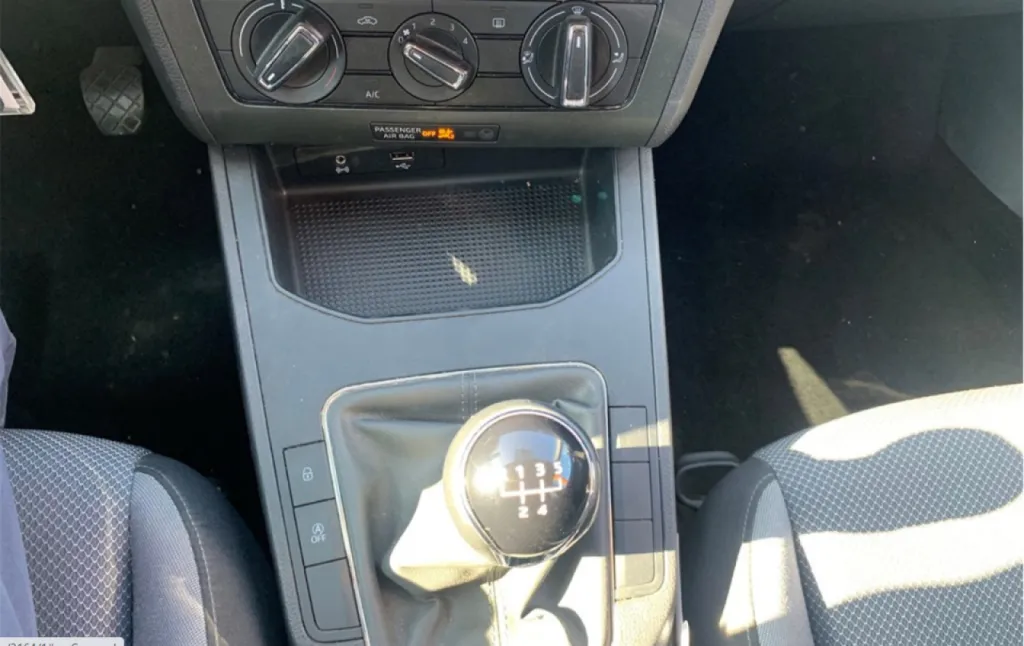 Seat Ibiza 75ch essence mis en vente près de Yvetot 76