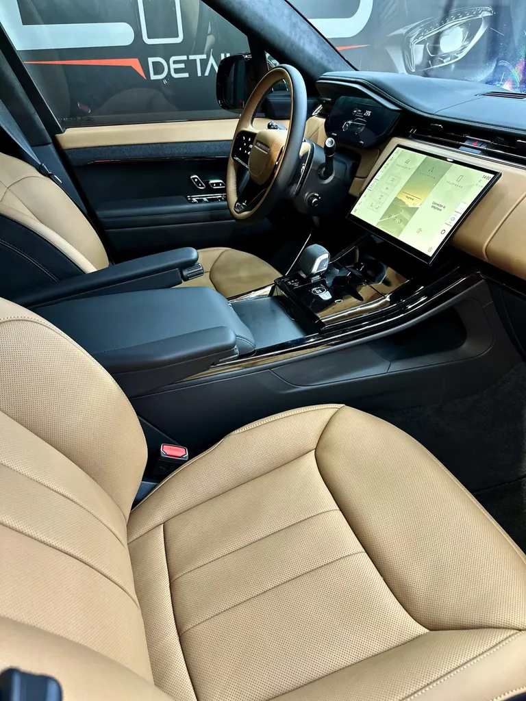 Polissage rénovation carrosserie spécialiste du traitement céramique sur lyon Range Rover sport 