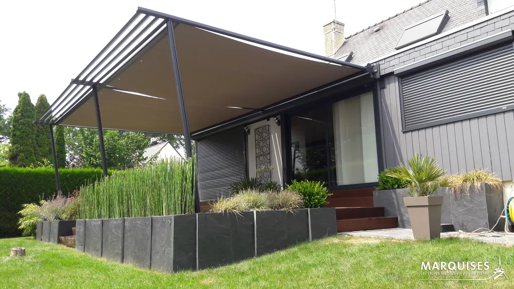 Pergola à toile Néo : transformez votre terrasse en espace ombragé et agréable dès le printemps, sans subir le soleil corse