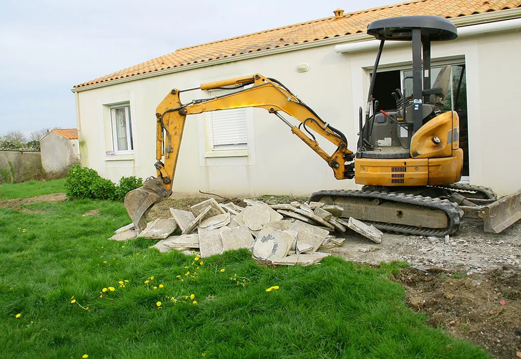 Réaliser des travaux de démolition de terrasse béton et terrassement préparatoire pour rénovation extérieure avec évacuation à Muret et Tournefeuille