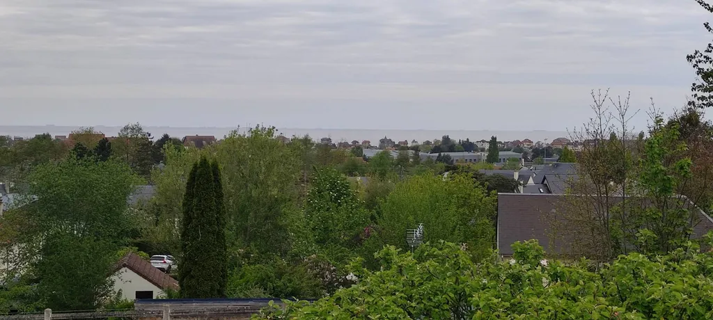 A vendre, maison avec sous-sol et jardin de 573 m² et vue mer, sur la commune de Villers sur Mer 14640