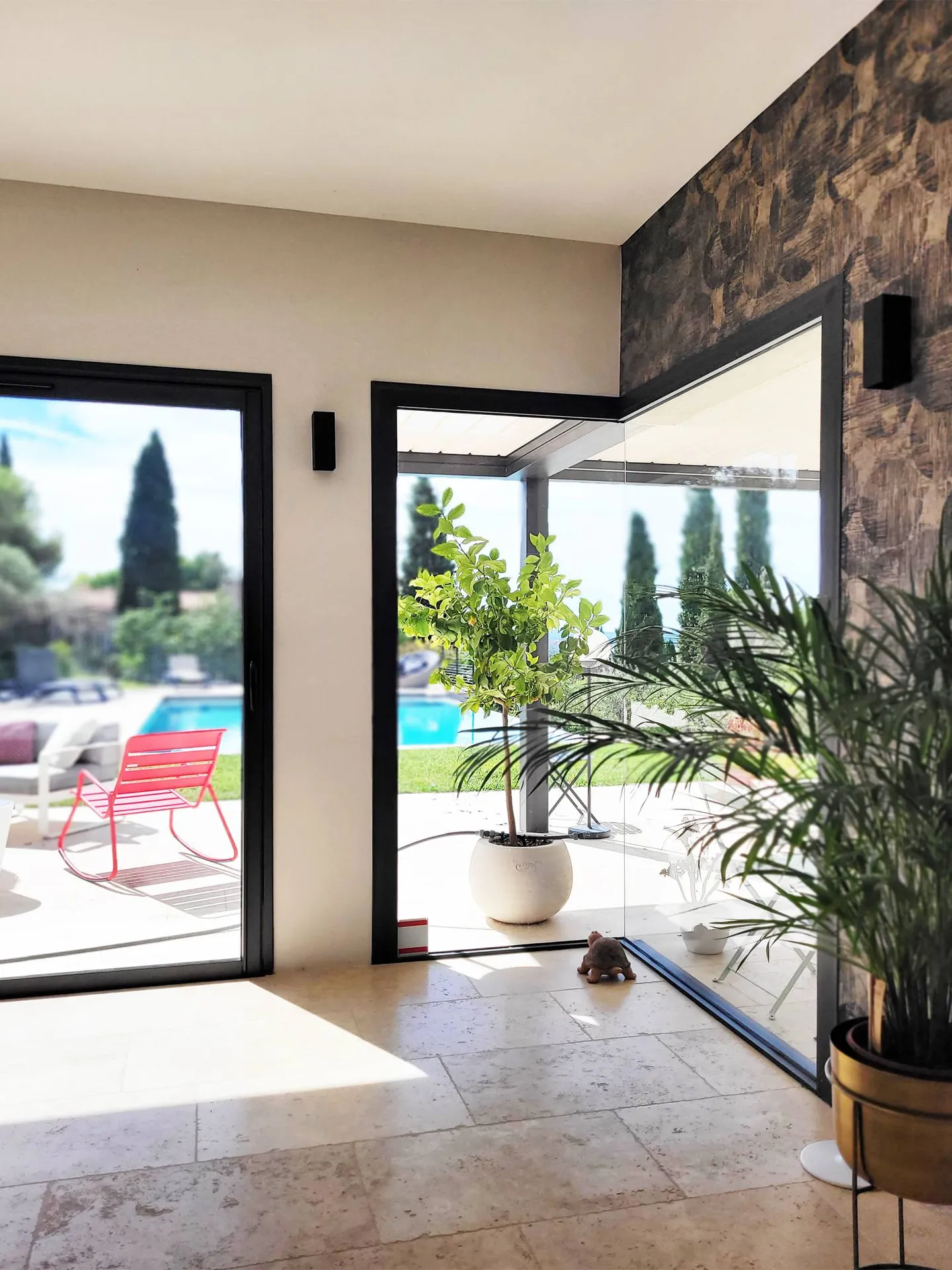 La lumière est un élément fondamental de notre bien être dans une maison