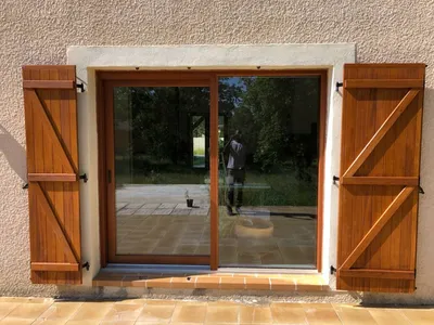 Réalisation  en rénovation d'un levant-coulissant SUMITH Bois sur la commune du Porge par Aquit'M