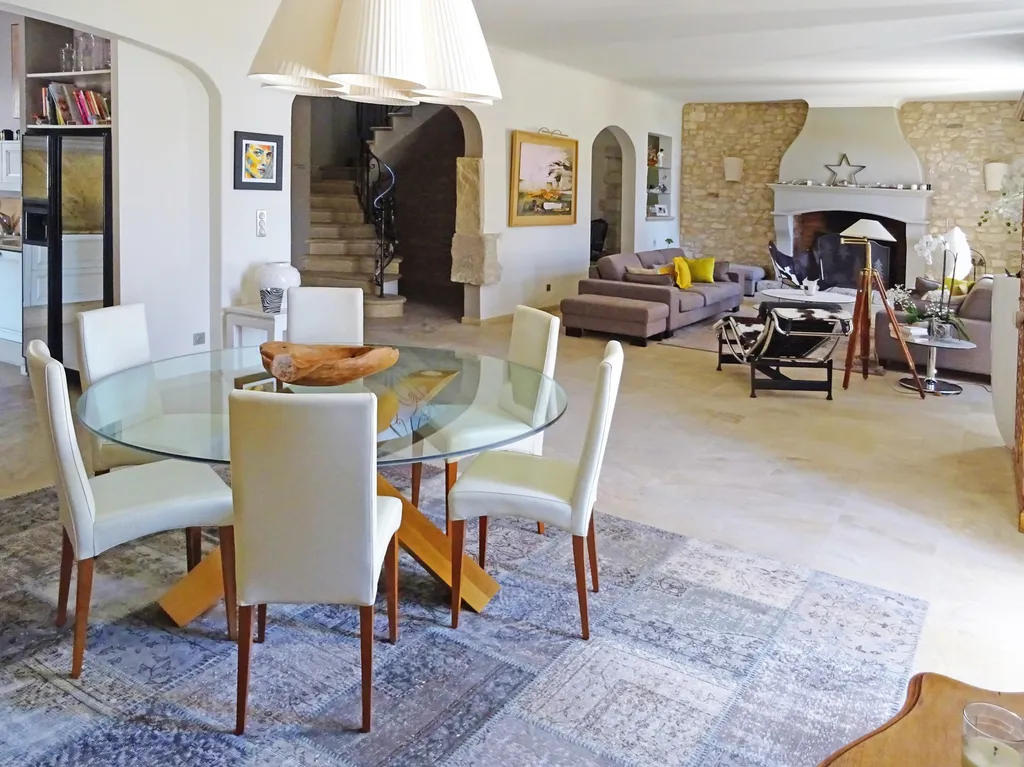 Carpentras : propriété de ville à 2 pas des commerces   