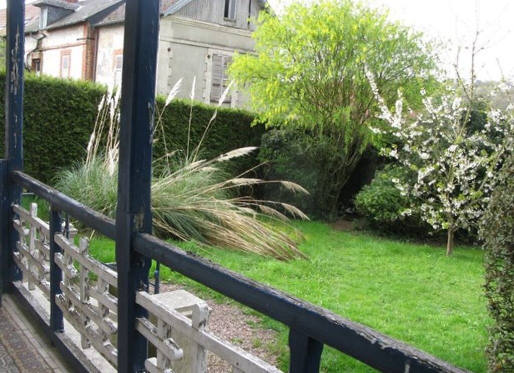 MAISON DE VILLE Entre LISIEUX et BERNAY