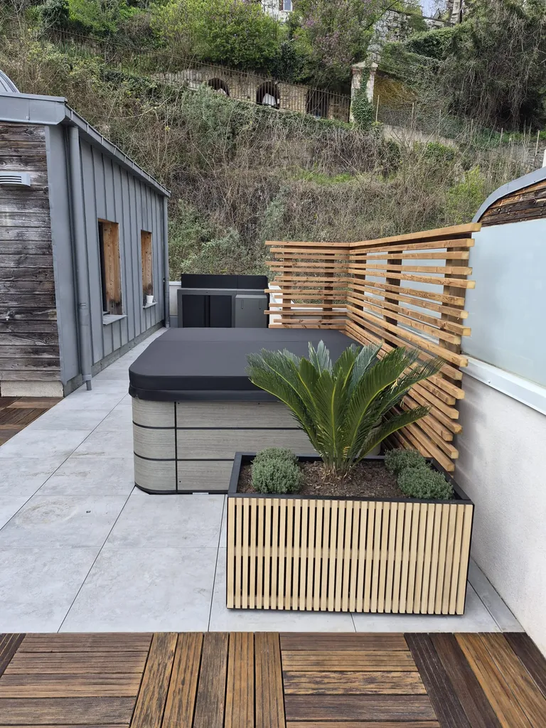 Aménagement terrasse, pose spa, grutage spécialisé et structure sur mesure à La Mulatière près Lyon