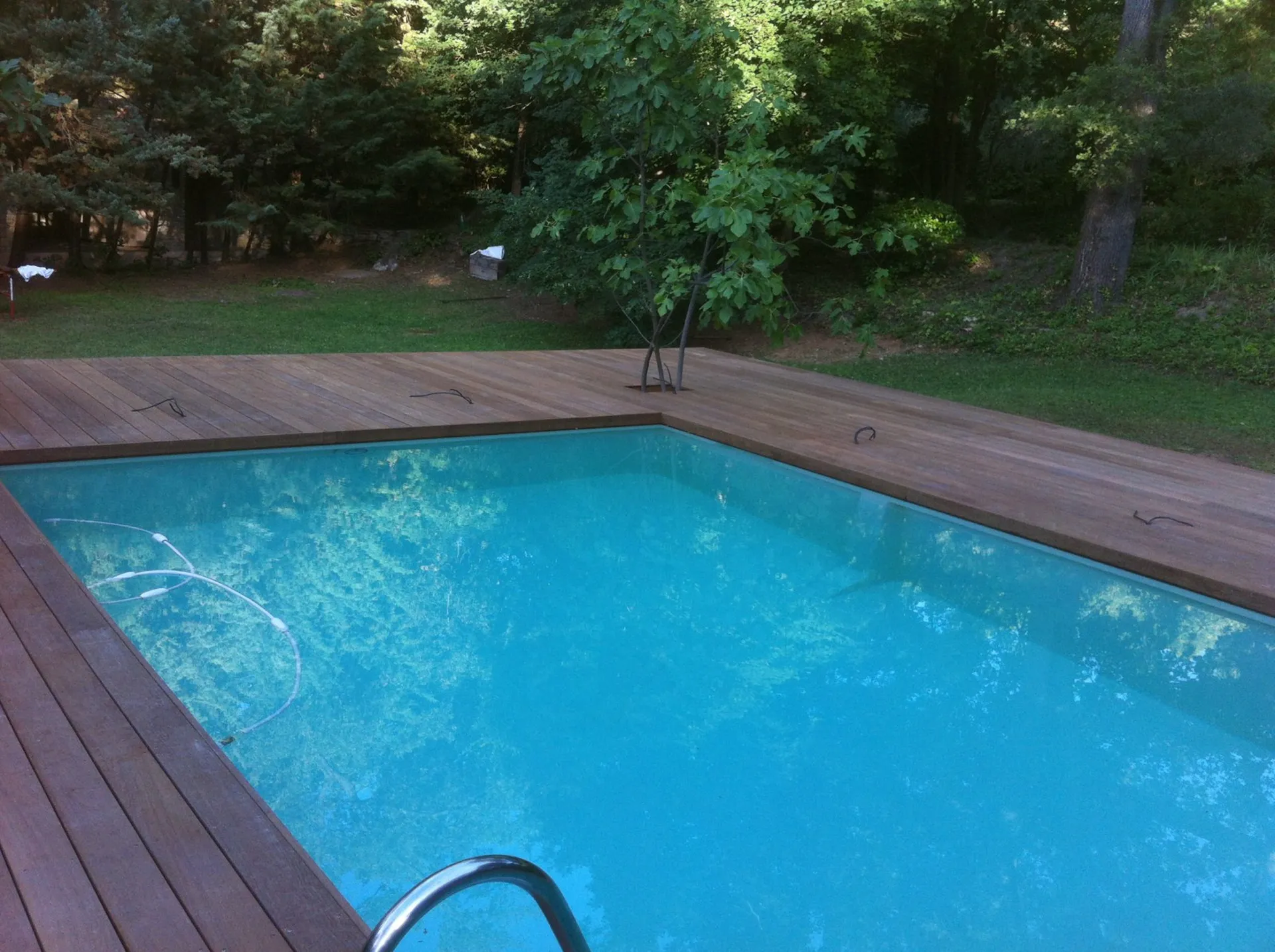 Aménagement tour de piscine en ipe à aix en provence bouche du rhone