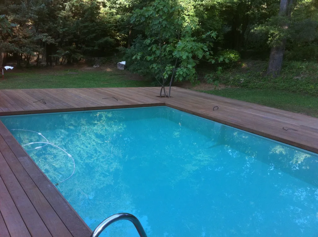 Aménagement tour de piscine en ipe à aix en provence bouche du rhone