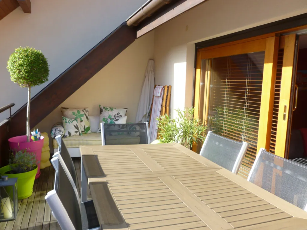 T4 duplex avec une grande pièce à vivre et une cuisine entièrement équipée, un produit rare au coeur du village de Menthon-Saint-Bernard