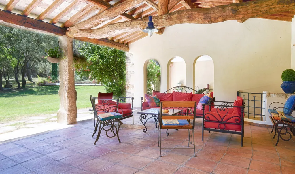 Pernes les Fontaines, propriété d'agrément sur 15 hectares   