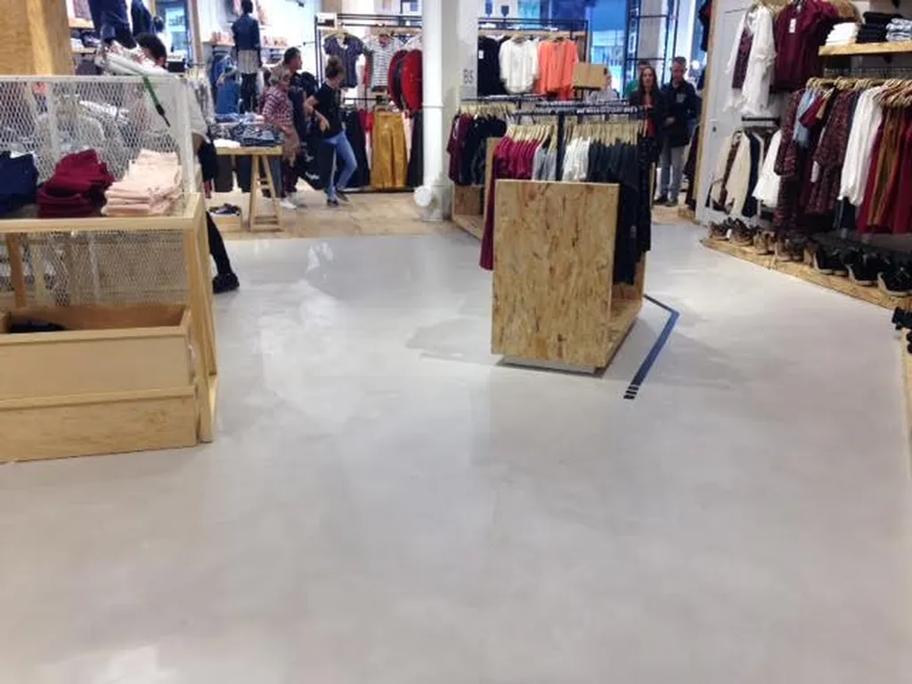 BOUTIQUE JENNYFER- 500 m² BETON CIRE TERRE DU MONDE 