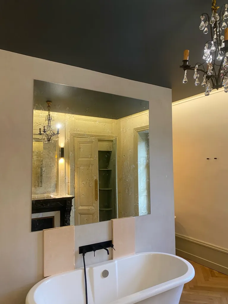 pose miroir vieilli dans un château à Villiers morgon