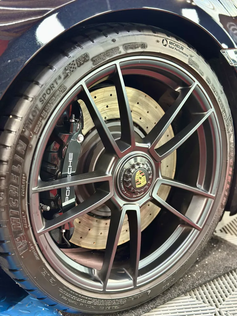 protection carrosserie polissage traitement céramique DETAILING Vaugneray socialiste Porsche 992 GTS Cabriolet