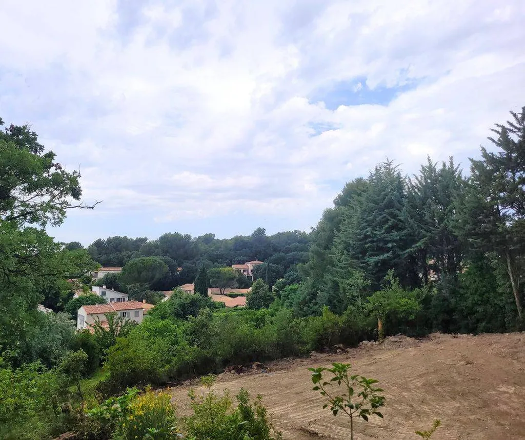 Terrain constructible à la vente sur la commune de Venelles dans les Bouches du Rhône