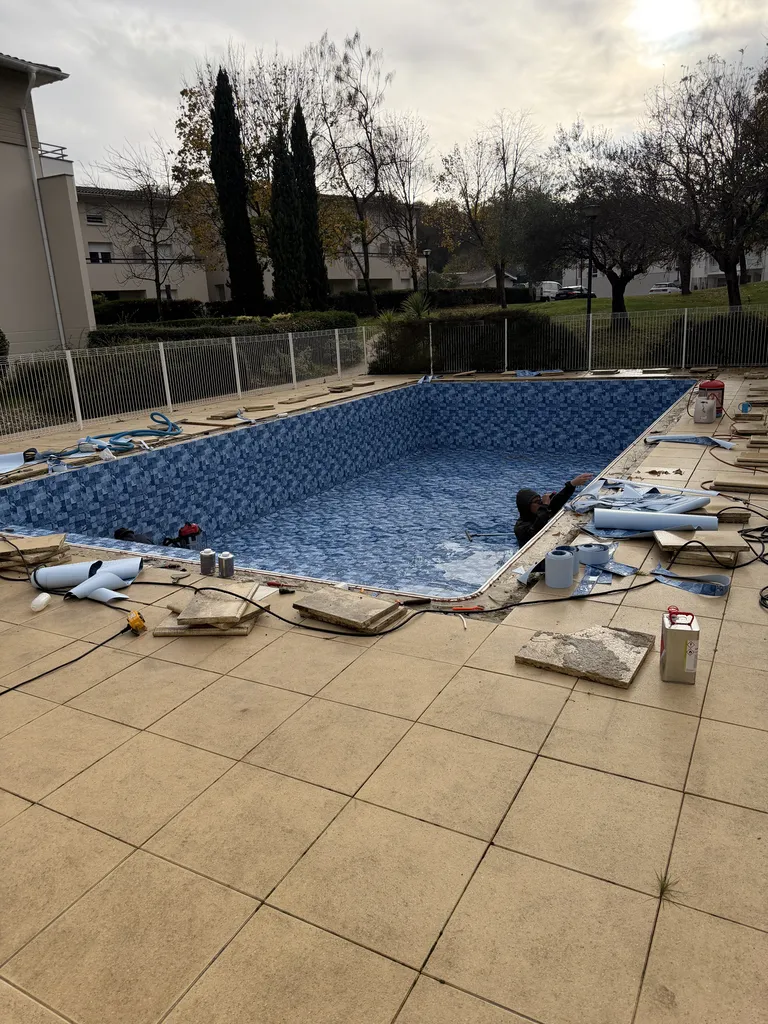 fourniture et pose d'un liner de haute résistance et garanti plus de 10 ans à Pauillac (33)