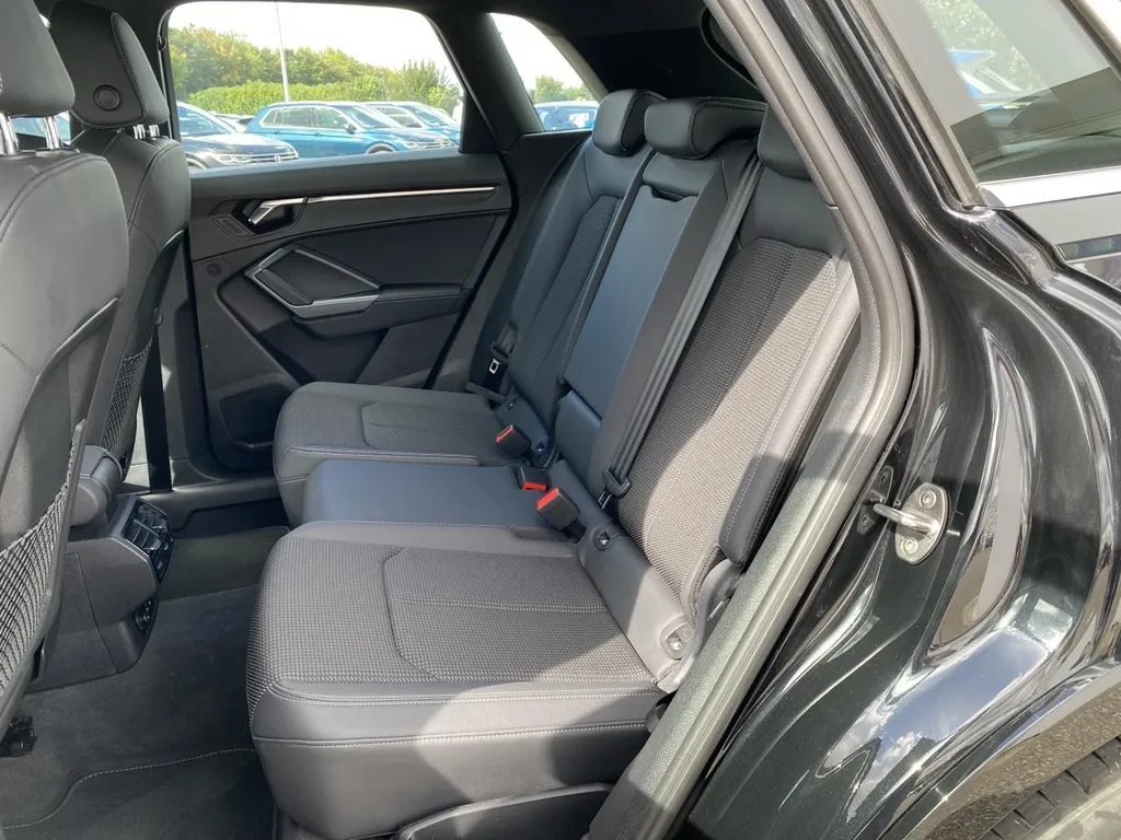 Audi Q3 35 TDI S line 150 ch automatique occasion récente disponible près de Rouen