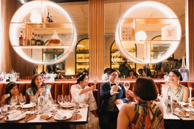 Organisation avec une agence d'un Mariage Indonésien et cérémonie symbolique dans le parc d'un Château luxueux à Aix-en-Provence