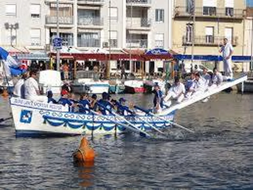 barque de jouteurs de Mèze 