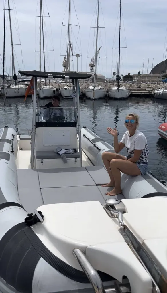 Le semi-rigide 02MER de l’Eden Boat, idéal pour découvrir les Calanques depuis La Ciotat.