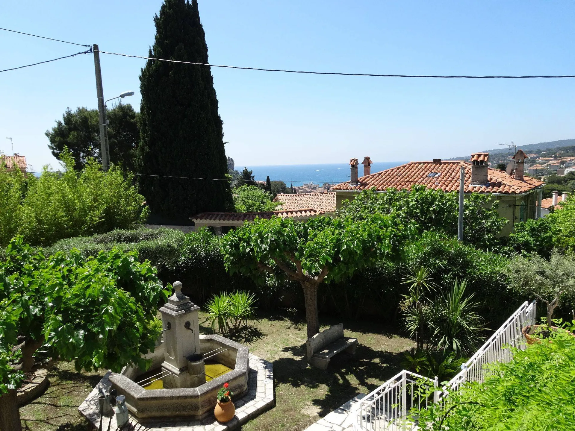 A vendre maison 6 Cassis au calme dans le centre avec piscine et garage