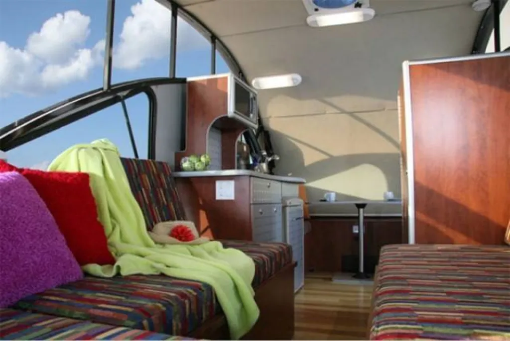 La Sellerie Auto, spécialiste de la rénovation, réfection de sellerie auto, moto, bateau, caravane