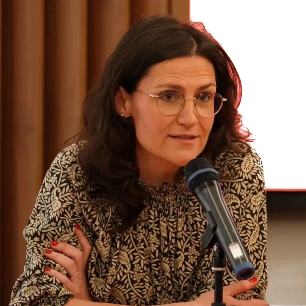 Le docteur Marine Bontemps vous reçoit à sa consultation au 93 rue de Maubeuge 75010 Paris pour engager une psychothérapie ou une psychanalyse afin de régler ce qui vous fait souffrir.