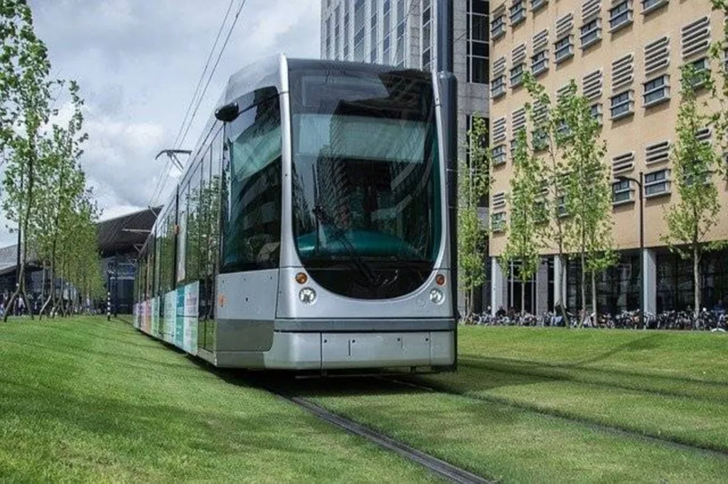 Le piéton victime d’accident de la route a-t-il droit à l’indemnisation de son dommage corporel  en cas d'implication d'un tramway à Marseille centre-ville 13006 ?