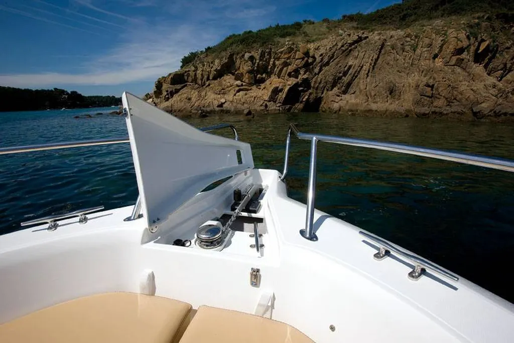 Day cruiser White Shark 230 CC à vendre neuf à Bandol