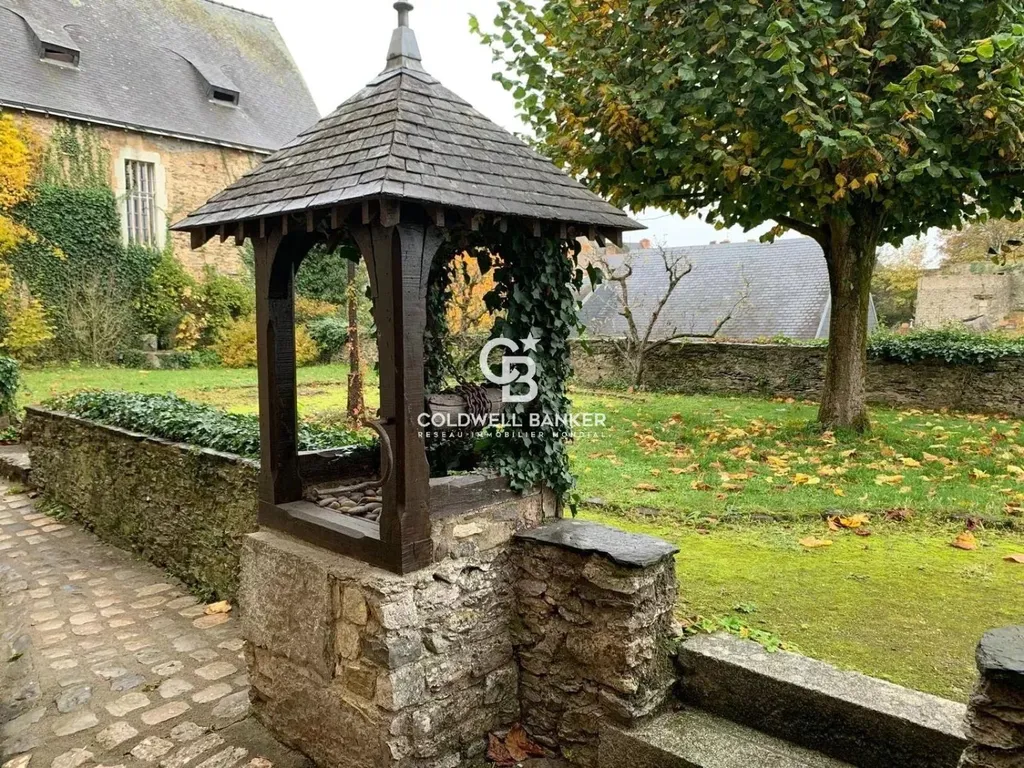 Acheter une propriété Historique d'exception avec vue panoramique sur le château à Laval