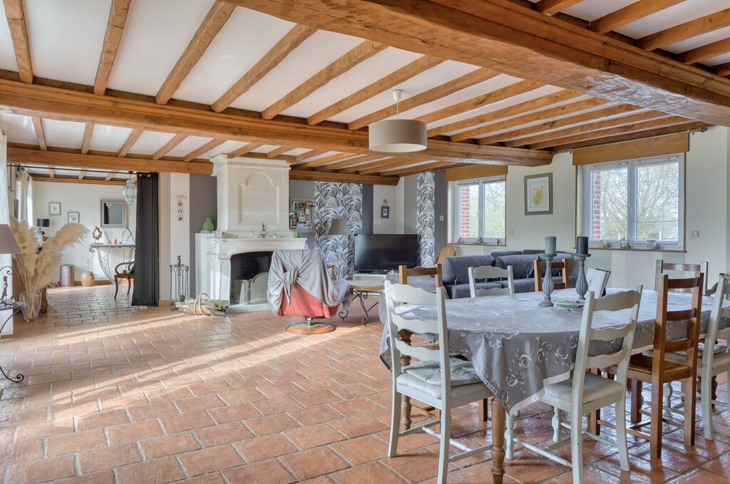 Propriété de caractère en Normandie sur son parc de 1,2 hectares.