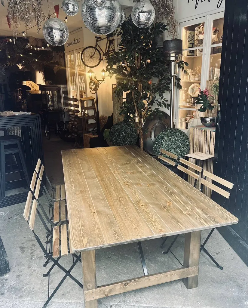 Location de table en bois en Normandie