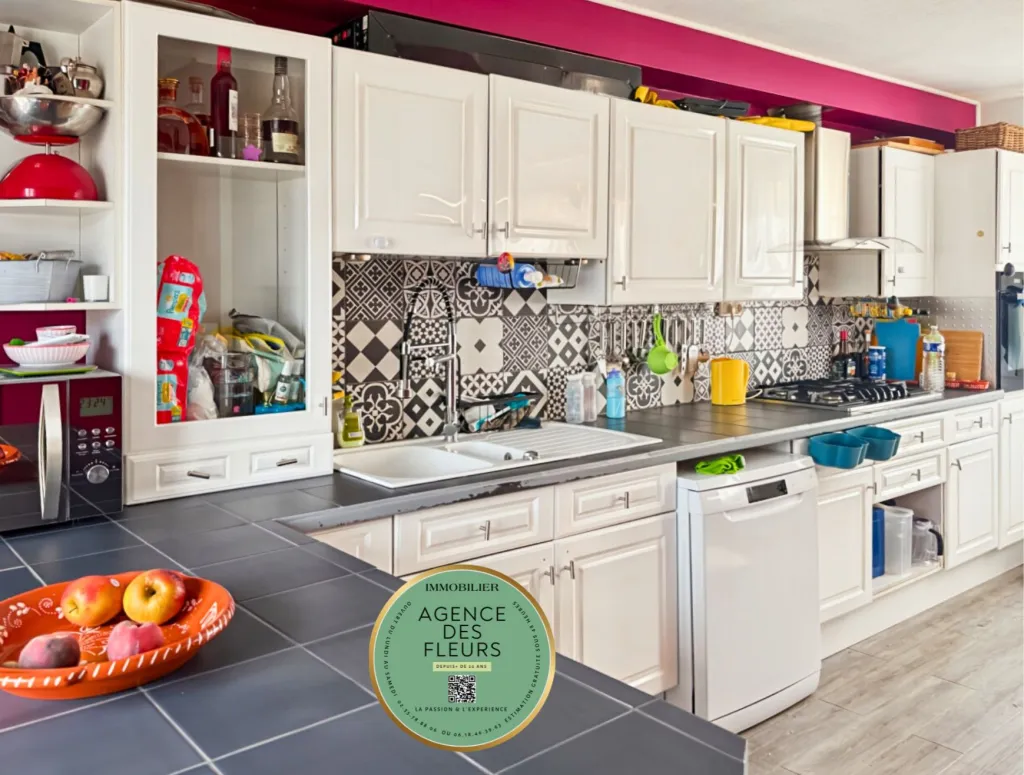 A acheter, maison de 85 m² sur un terrain de 140 m²et garage sur la commune de CAUDEBEC LESELBEUF 76320