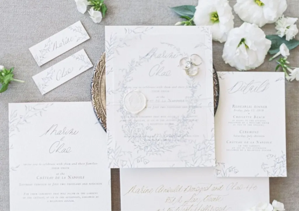 Une papeterie de mariage sur le thème blanc à Bordeaux en Gironde par votre Wedding Planner