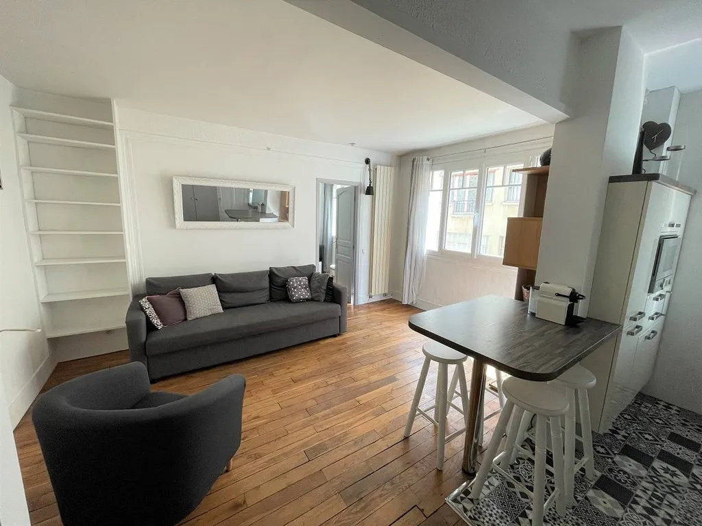 A vendre 2 pièces en parfait état général Parc Monceau Paris 75017