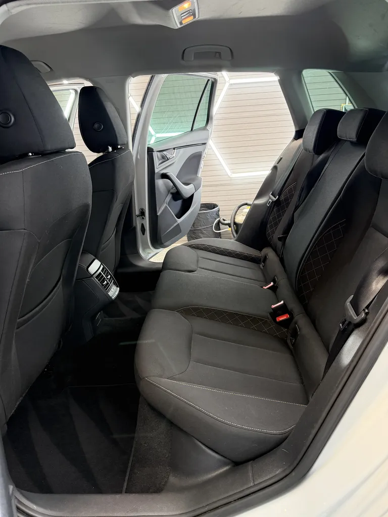 SKODA KAMIQ / CAR PLAY/ BOITE AUTO/ GRIS CRAIE / CAMERA DE RECUL / YOUNG EDITION